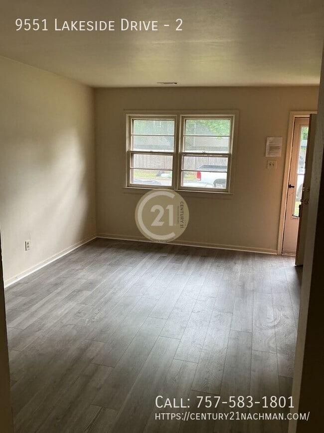 Foto del edificio - 9551 Lakeside Dr