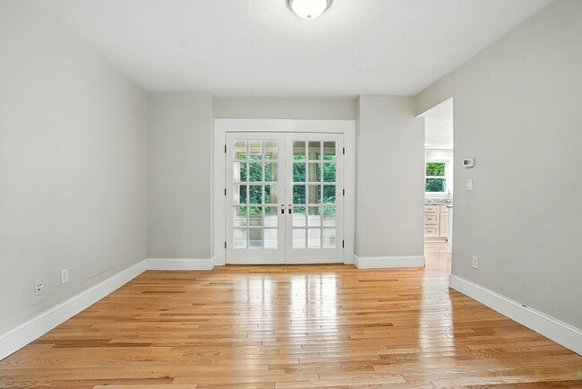 Building Photo - ***Please Respond Directly to the Online L...