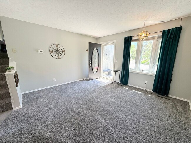 Foto del edificio - Updated 3-Bedroom Home with Fenced Yard & 2-Car Garage