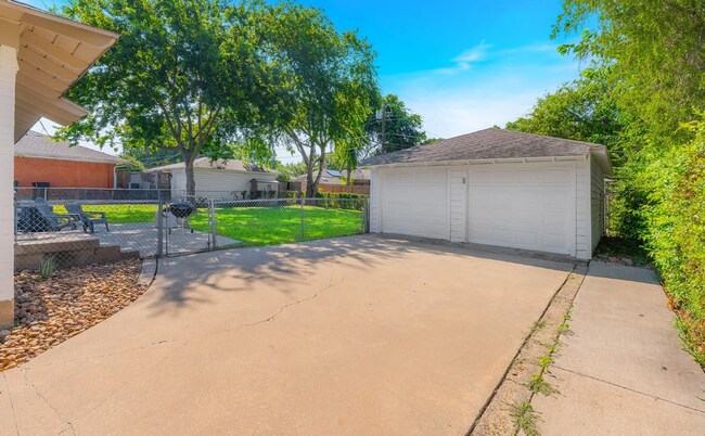 Foto del edificio - 3 Bedroom home in highly desireable area