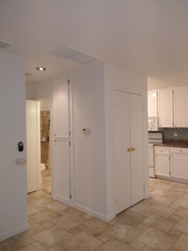 Foto del edificio - Downstairs Palm Springs Villas II condo