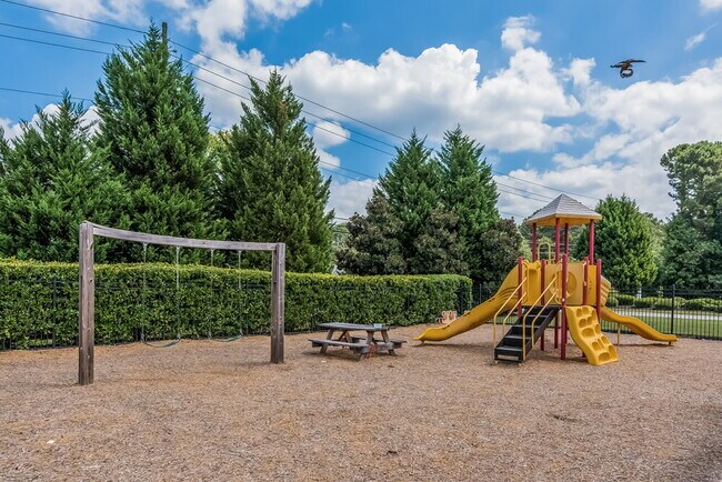 Foto del edificio - 4937 Lake Park Ln