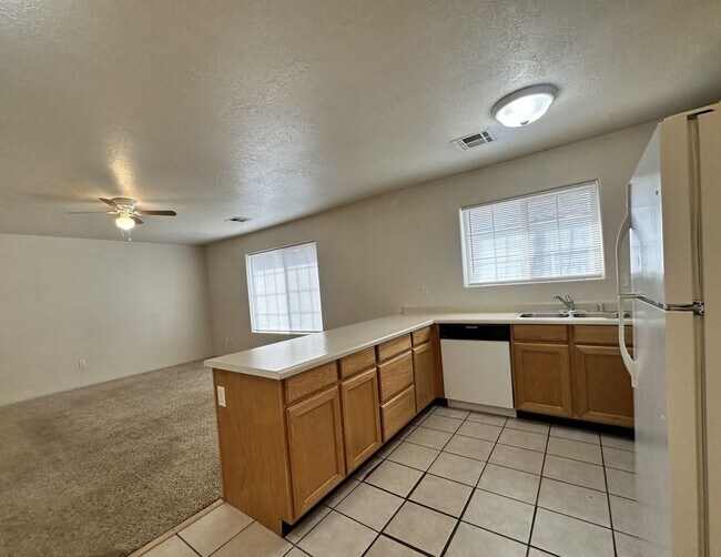 Foto del edificio - 2 bedroom, 2 bath apartment