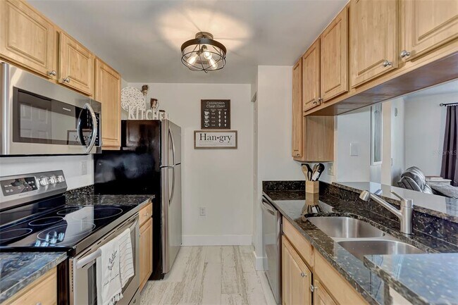 Building Photo - 5600 Bentgrass Dr