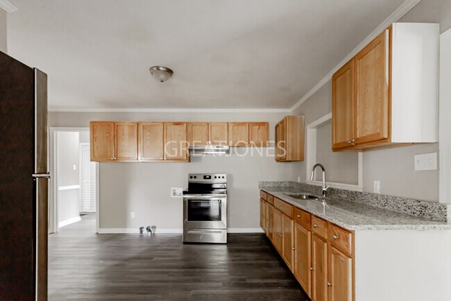 Building Photo - Charming 4 Bedroom in Macon!