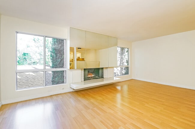 Building Photo - 4807 Woodley Ave