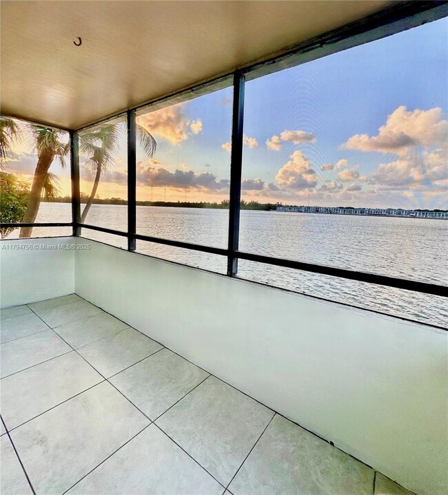 Foto del edificio - 1175 NE Miami Gardens Dr