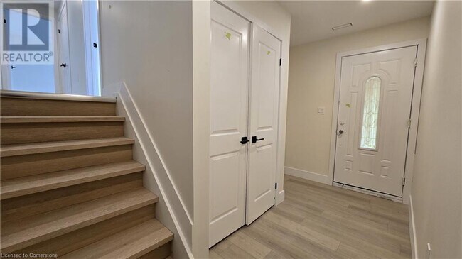 Building Photo - 404 Forest Hill Dr