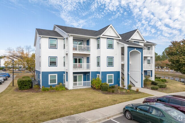 There are several apartment complexes for residents to choose in Plantation Lakes.
