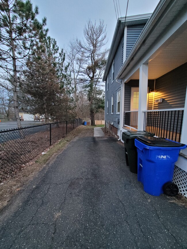 Parking Area - 20 North St
