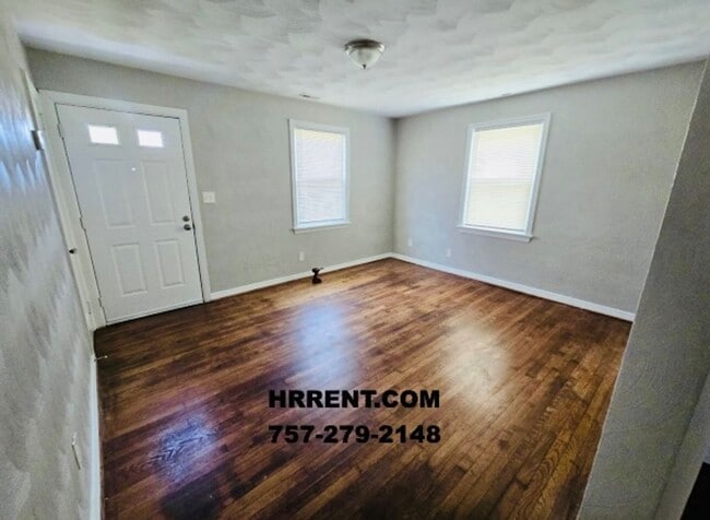 Building Photo - Cute Renovated 2 Bedroom 1 Bath home in Ha...