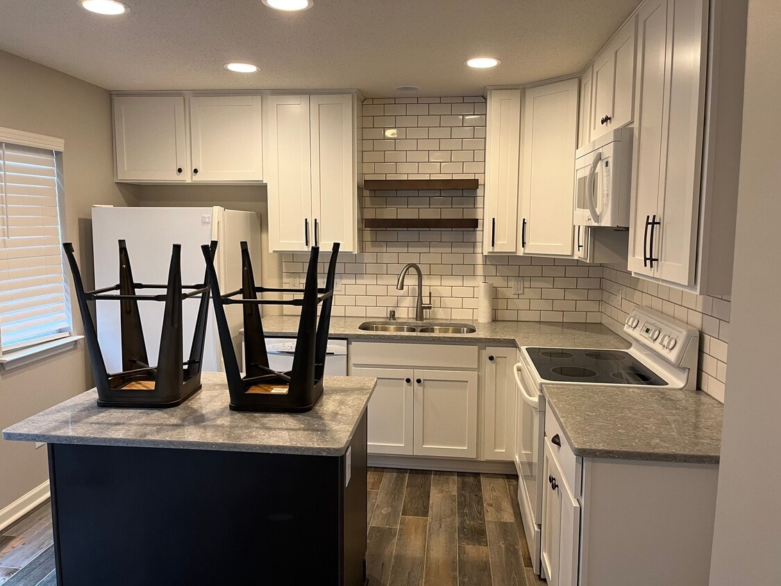 28 Peggy Sue Ct, Greensboro, NC 27407 Townhome Rentals in Greensboro