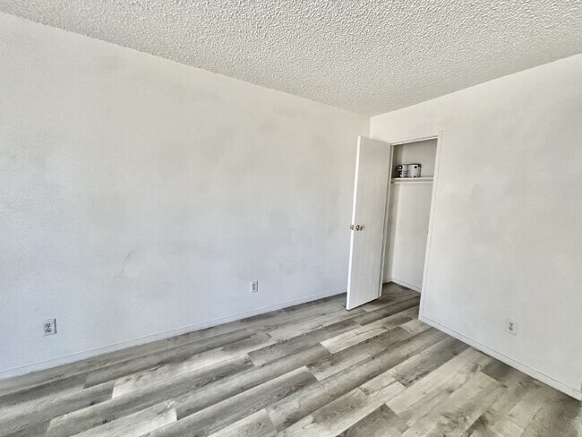 Foto del edificio - Recently renovated 2 bedroom 1 bath upstai...