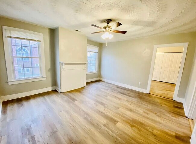 Foto del edificio - 2411 Ludlow St