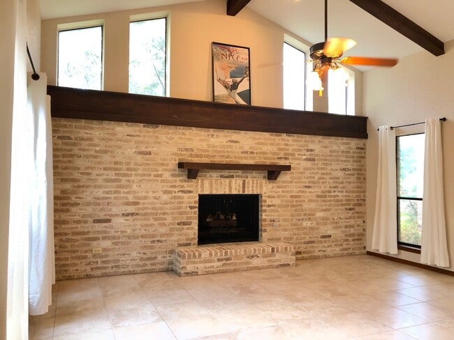 Building Photo - 4305 Center Oak Wds