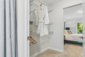 1BR, 1BA - 750SF - Closet - Worthington Gardens Apartments
