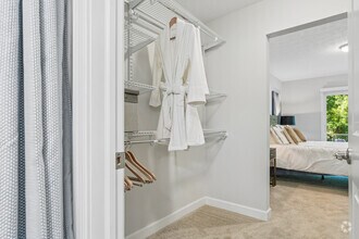 1BR, 1BA - 750SF - Closet - Worthington Gardens Apartments