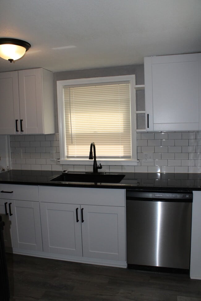 Building Photo - Doll House in Belton - 2 bed - 1 bath
