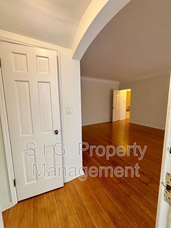 Foto principal - 7103 Hillside Ave