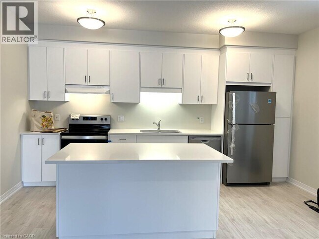 Building Photo - 525 Erinbrook Dr