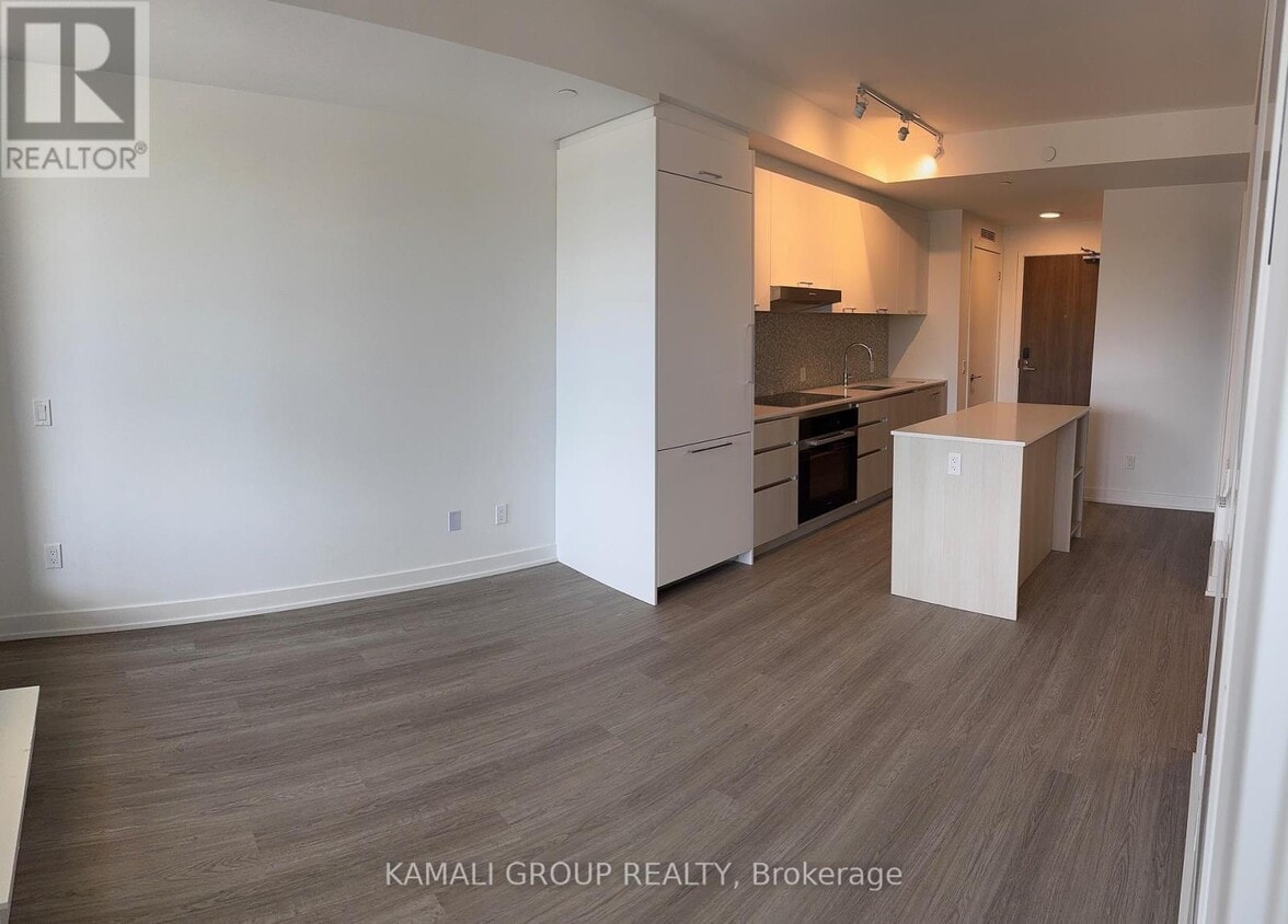 Photo principale - 8188-8188 Yonge St