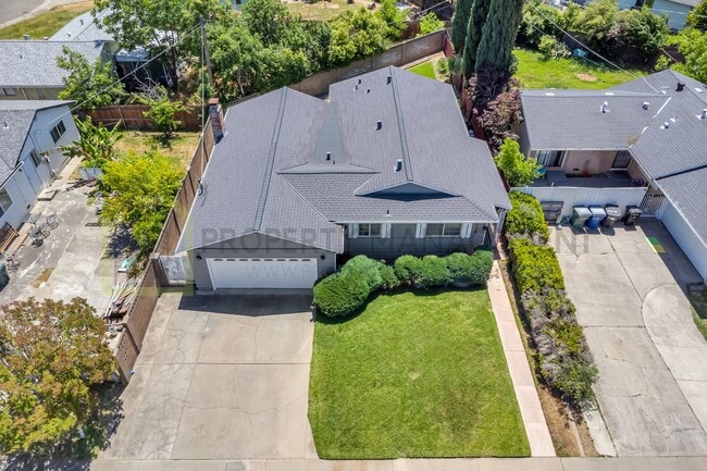 Building Photo - Charming 3-Bed Ranch Home with room for 4t...