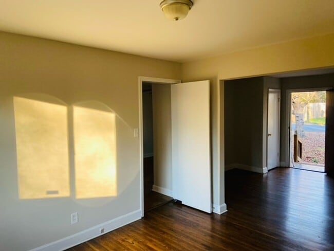 Building Photo - 3 bedroom, 1 bathroom house in Washington ...