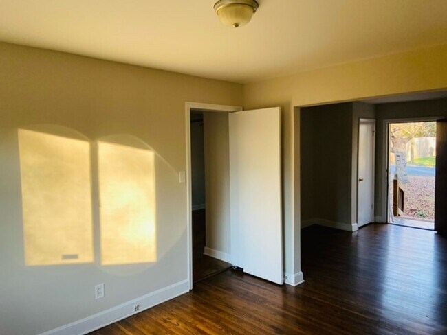 Foto del edificio - 3 bedroom, 1 bathroom house in Washington ...