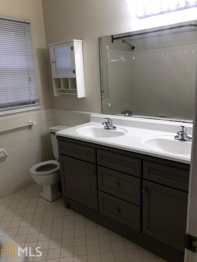 Foto del edificio - 2327 Burnt Hickory Rd NW