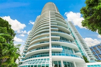 Building Photo - 2127 Brickell Ave