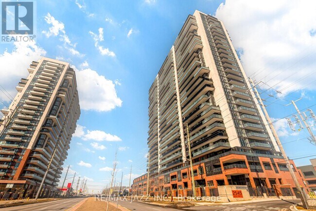 Photo du bâtiment - 2545-2545 Simcoe St N