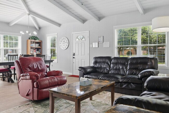 Foto del edificio - 743 Greenhaven Dr