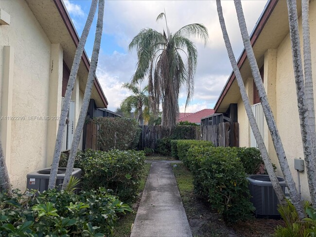 Foto del edificio - 13680 Yarmouth Ct