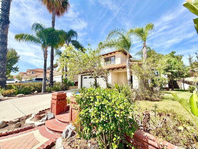 Foto del edificio - Spacious 5 Bedroom 3 Bathroom Home with Updated Paint, New Roof & Private Balcony
