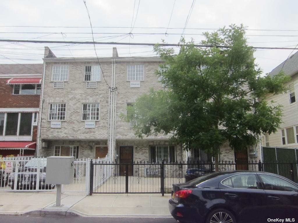 Primary Photo - 832 E 218th St