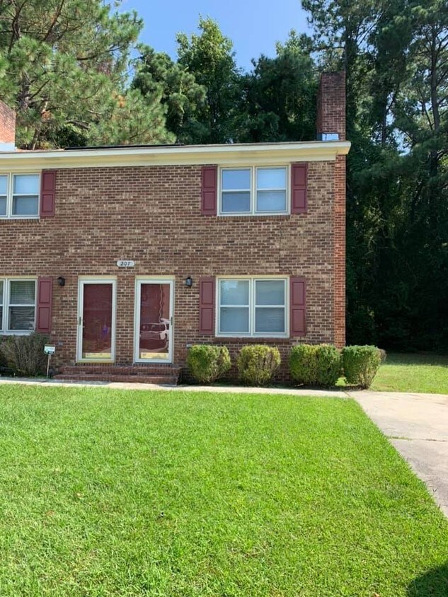 Building Photo - 207 Lindbeth Dr