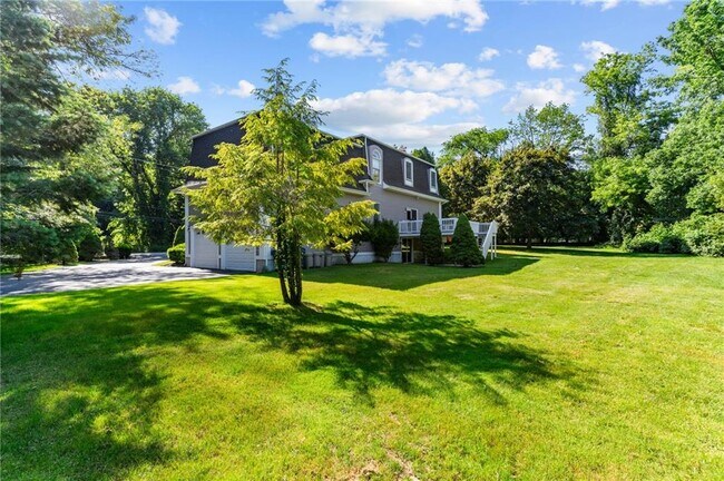 Foto del edificio - 80 Howland Rd