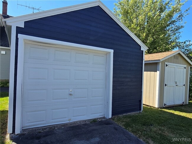 Building Photo - 409 Hawley St