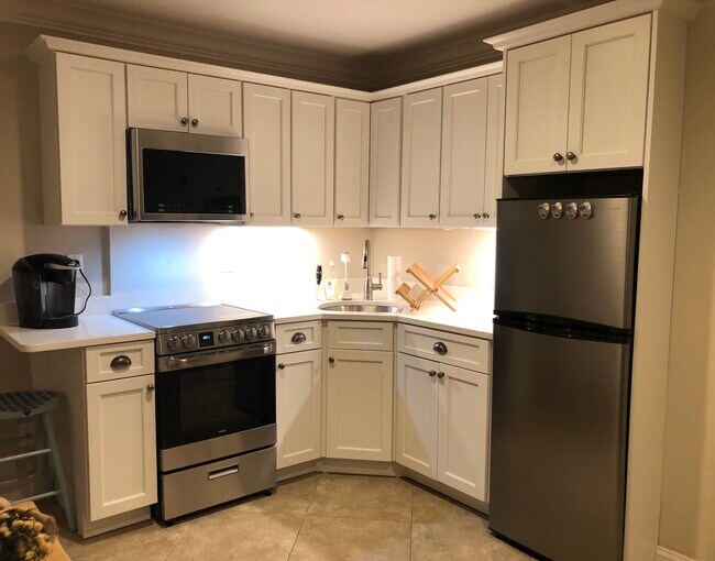 Cocina totalmente NUEVA con encimera de cuarzo. - 815 Howard St