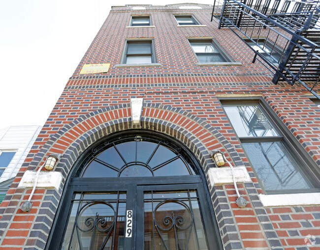 Building Photo - 829 E 227th St