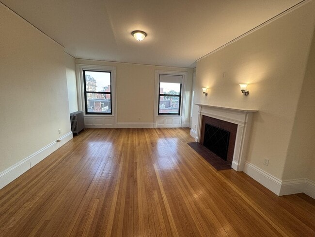 Building Photo - 504 Beacon St