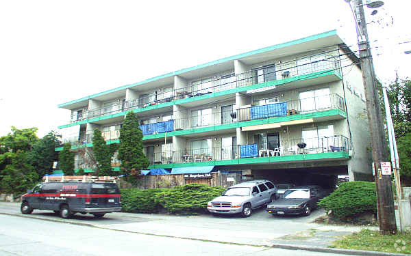 Building Photo - Bayview Apartments