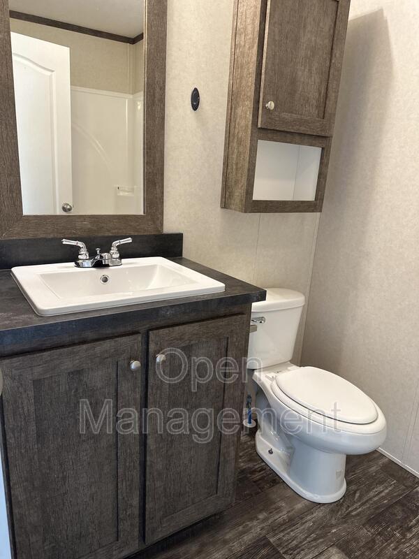 Building Photo - 451-2 1/2 2 1/2 Ave E