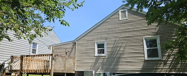 Photo - Knoxville 37920 - 3 bedroom, fenced yard -... House