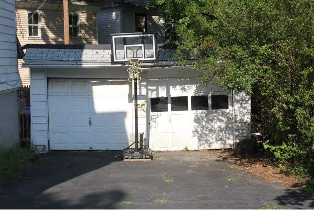 Building Photo - 14 Hooker Ave