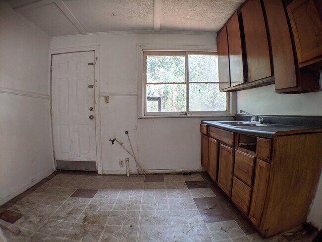 Building Photo - 208 Dixie Dr