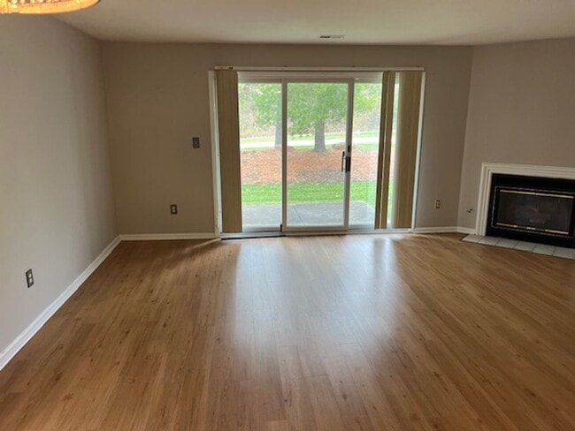 Building Photo - Spacious 2BR/2.5BA Condo in a Quiet HOA Community