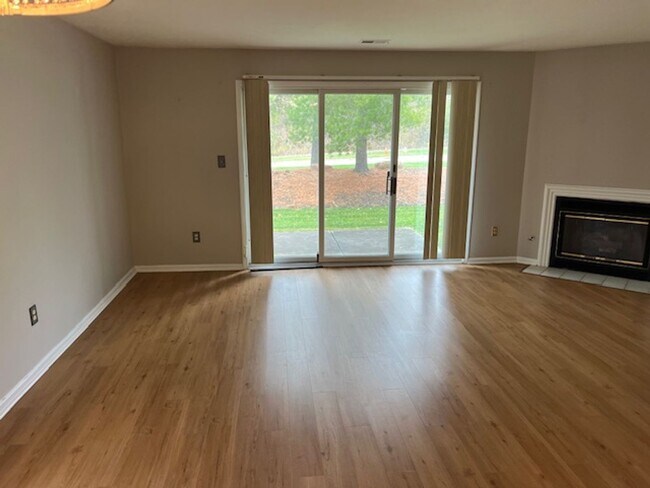 Foto del edificio - Spacious 2BR/2.5BA Condo in a Quiet HOA Community