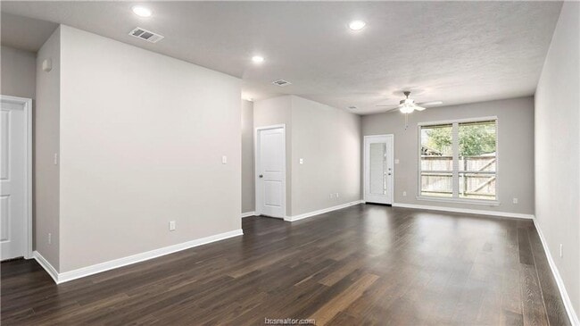 Building Photo - 3007 Stevens Dr