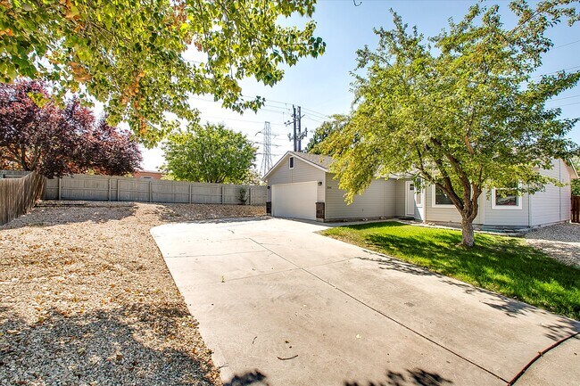 Foto del edificio - 2041 E Oakridge Ct